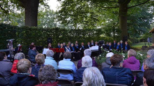 Efkes stille staon bie (vrijdag 22 juni 2018)